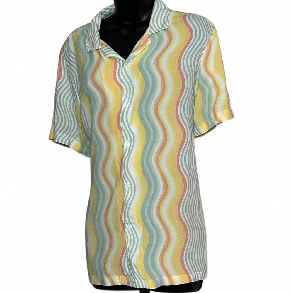 Denim & Flower Ricky Singh brand swirled short sleeve v-neck button-up shirt
